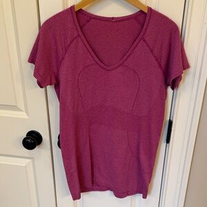 Women's berry Pink V-Neck Top lululemon run swiftly 10